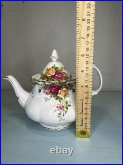 Vintage 1962 Royal Albert Old Country Roses TEAPOT Bone China England 3.5 Cups
