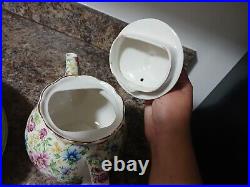 Vintage 1999 Royal Alberts Old Country Roses-17 Piece Set dinnerware