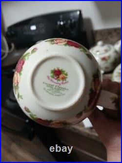 Vintage 1999 Royal Alberts Old Country Roses-17 Piece Set dinnerware