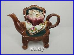 Vintage/ Rare ROYAL ALBERT ENGLAND OLD COUNTRY ROSES NOVELTY TEAPOT CHAIR