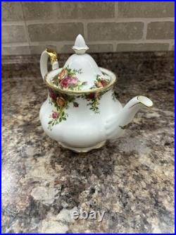 Vintage Royal Albert Bone China Old Country Roses Tea Pot withTop