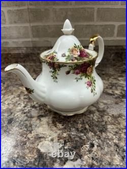 Vintage Royal Albert Bone China Old Country Roses Tea Pot withTop