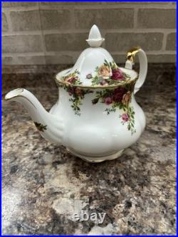 Vintage Royal Albert Bone China Old Country Roses Tea Pot withTop