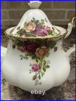 Vintage Royal Albert Bone China Old Country Roses Tea Pot withTop