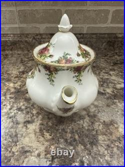 Vintage Royal Albert Bone China Old Country Roses Tea Pot withTop