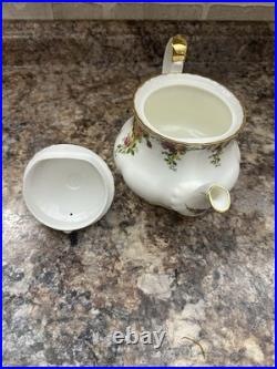 Vintage Royal Albert Bone China Old Country Roses Tea Pot withTop