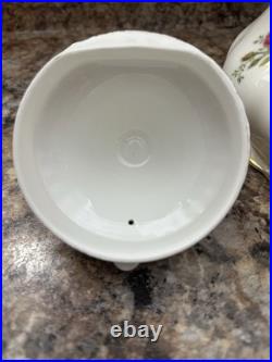 Vintage Royal Albert Bone China Old Country Roses Tea Pot withTop