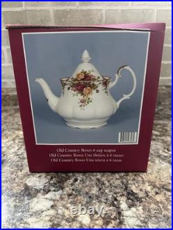 Vintage Royal Albert Bone China Old Country Roses Tea Pot withTop