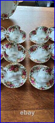 Vintage Royal Albert Old Country Roses 24 Piece Tea Set. Very Good Condition