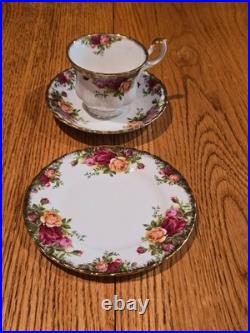 Vintage Royal Albert Old Country Roses 30 Pc Dinner Set Service for 6 England