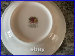 Vintage Royal Albert Old Country Roses 32 Piece Dinner Set
