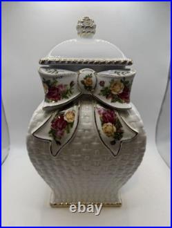 Vintage Royal Albert Old Country Roses Cookie Jar Biscuit Basketweave with lid