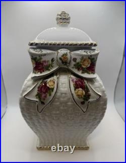 Vintage Royal Albert Old Country Roses Cookie Jar Biscuit Basketweave with lid
