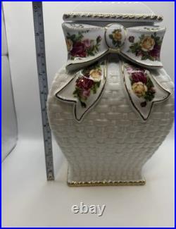 Vintage Royal Albert Old Country Roses Cookie Jar Biscuit Basketweave with lid