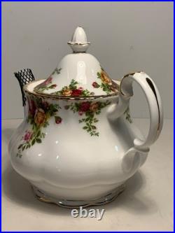 Vintage Royal Albert Old Country Roses England Teapot 8.5 in