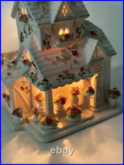 Vintage Royal Albert Old Country Roses Lighted Electric Flower Shoppe 8.5 in