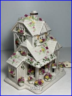 Vintage Royal Albert Old Country Roses Lighted Electric Flower Shoppe 8.5 in