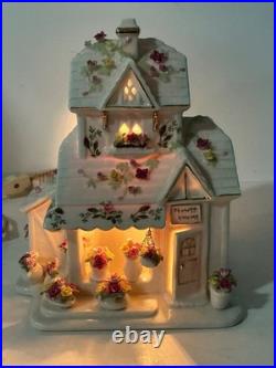 Vintage Royal Albert Old Country Roses Lighted Electric Flower Shoppe 8.5 in