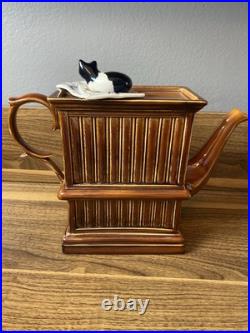 Vintage Royal Albert Old Country Roses Mini Teapot Welsh Dresser Rare Cat Topper Vintage Royal Albert Old Country Roses Mini Teapot Welsh Dresser Rare Cat Topper