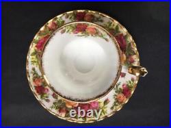 Vintage Royal Albert Old Country Roses Tea Cup and Saucer Montrose shape H6.5cm