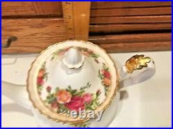 Vintage Royal Albert Six Cup Teapot Tea Pot Old Country Roses Excellent