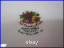 Vtg Royal Albert Bone China Old Country Roses Casserole Covered Vegetable Dish