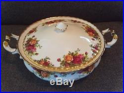 Vtg Royal Albert Old Country Roses covered casserole withhandles