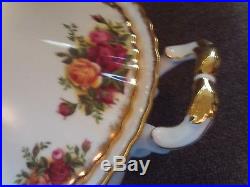 Vtg Royal Albert Old Country Roses covered casserole withhandles